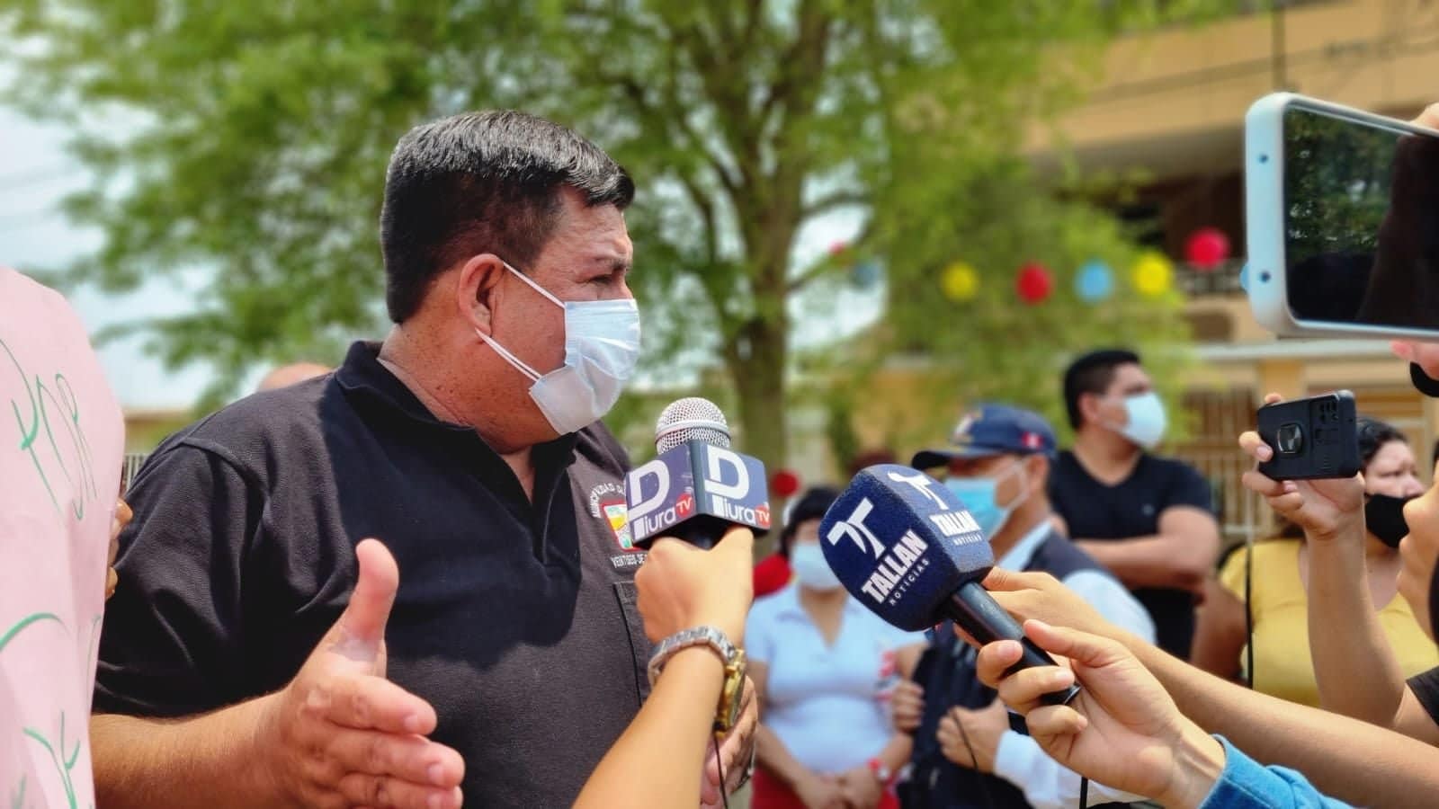 Darwin García Marchena dando entrevista a medio local sobre visión de desarrollo