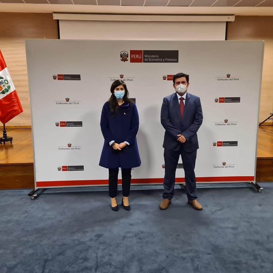 Darwin García Marchena presentando proyecto integral de agua y alcantarillado